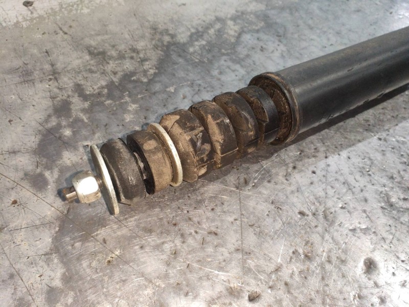 Recambio de amortiguador trasero derecho para dacia duster ambiance 4x2 referencia OEM IAM 562105043R  