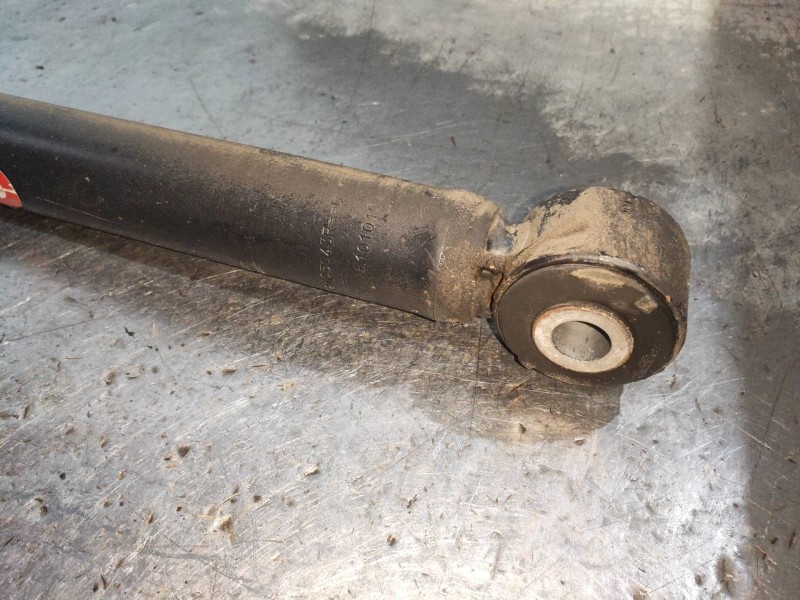 Recambio de amortiguador trasero derecho para dacia duster ambiance 4x2 referencia OEM IAM 562105043R  