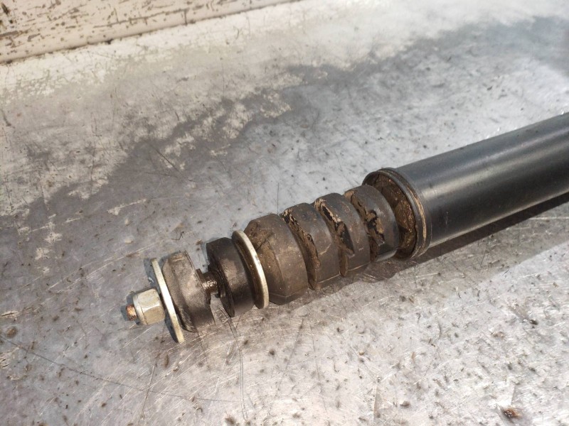 Recambio de amortiguador trasero izquierdo para dacia duster ambiance 4x2 referencia OEM IAM 562105043R  