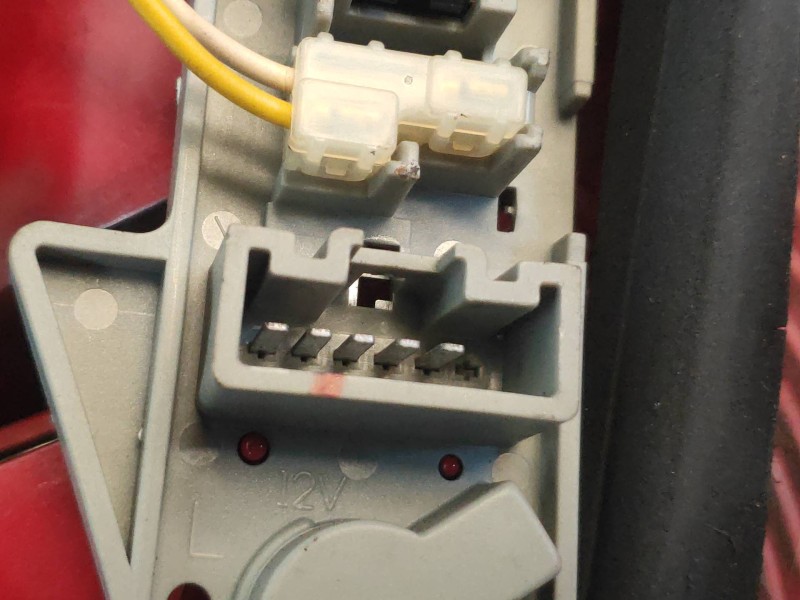 Recambio de piloto trasero izquierdo para toyota yaris (ksp9/scp9/nlp9) básico referencia OEM IAM   