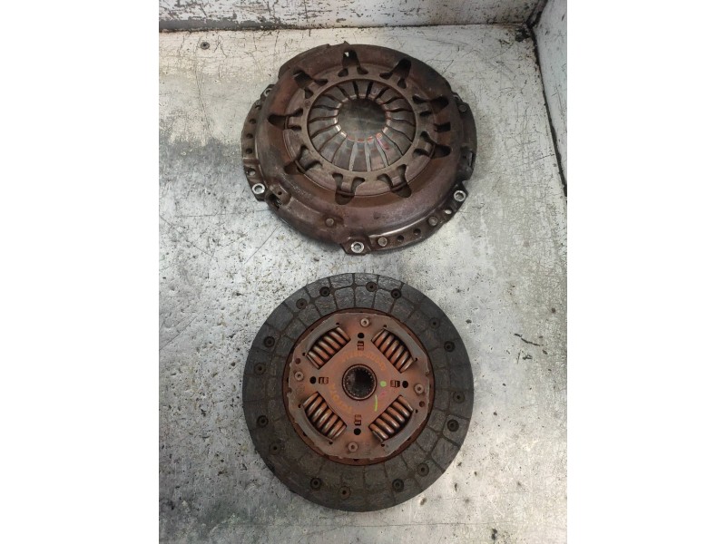 Recambio de kit embrague para toyota yaris (ksp9/scp9/nlp9) básico referencia OEM IAM   