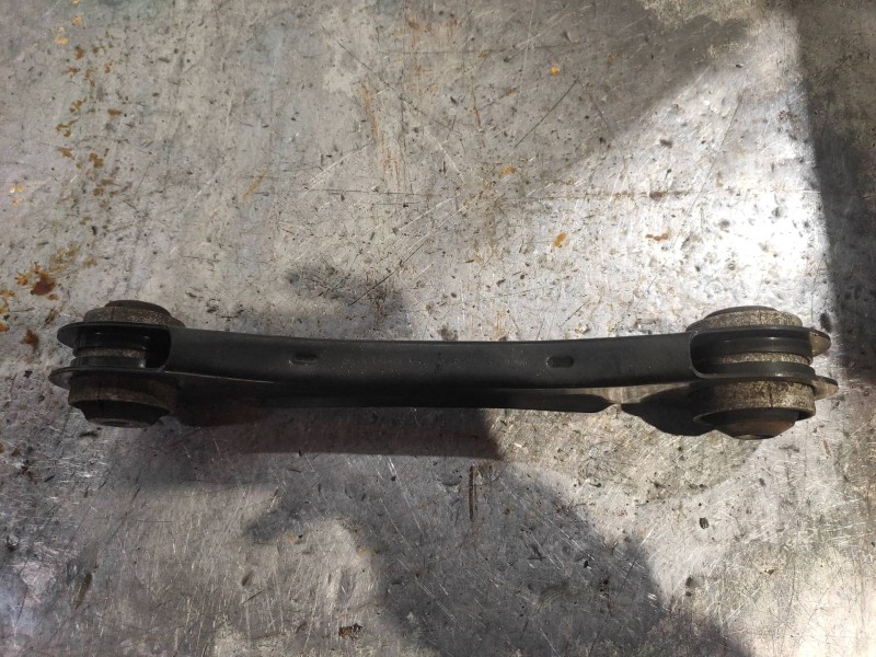 Recambio de brazo suspension superior trasero izquierdo para bmw serie 1 lim. (f20) 116d referencia OEM IAM 679253904  