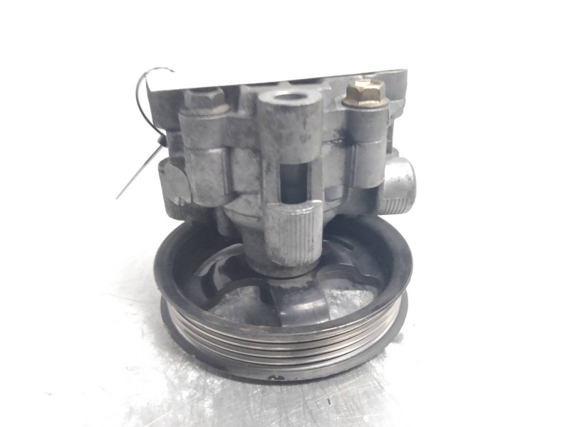 Recambio de bomba direccion para toyota avensis wagon (t25) 2.0 d-4d executive referencia OEM IAM   