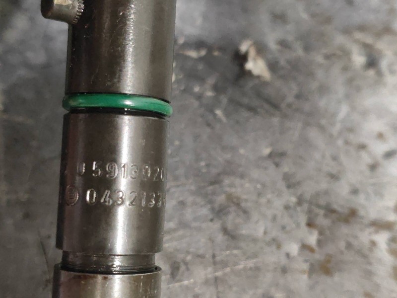 Recambio de inyector para audi a4 berlina (b5) 2.5 tdi quattro referencia OEM IAM 0432133836 059130201 