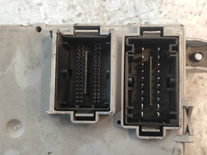 Recambio de caja reles / fusibles para ford ka (ccu) titanium+ referencia OEM IAM 00517935210 F02AM43RX 