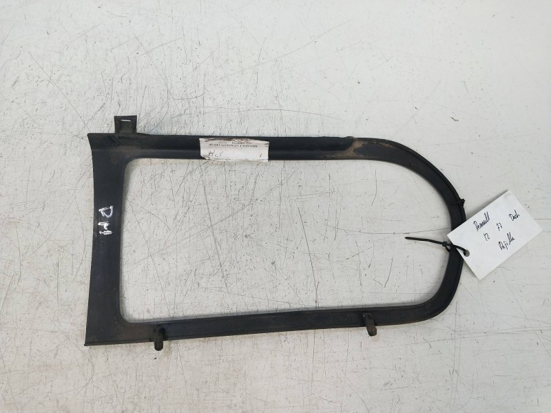 Recambio de rejilla delantera para renault 12 referencia OEM IAM   