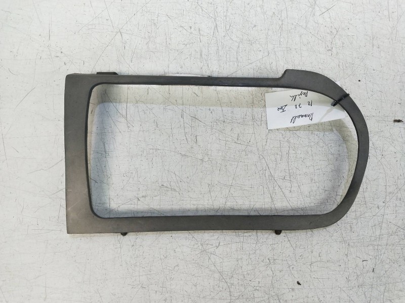 Recambio de rejilla delantera para renault 12 referencia OEM IAM   