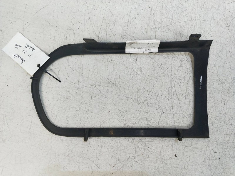 Recambio de rejilla delantera para renault 12 referencia OEM IAM   