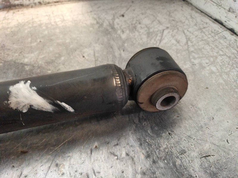 Recambio de amortiguador trasero izquierdo para kia rio (yb) attract referencia OEM IAM 55300H8100  