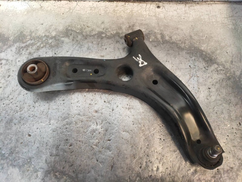 Recambio de brazo suspension inferior delantero derecho para kia rio (yb) attract referencia OEM IAM   