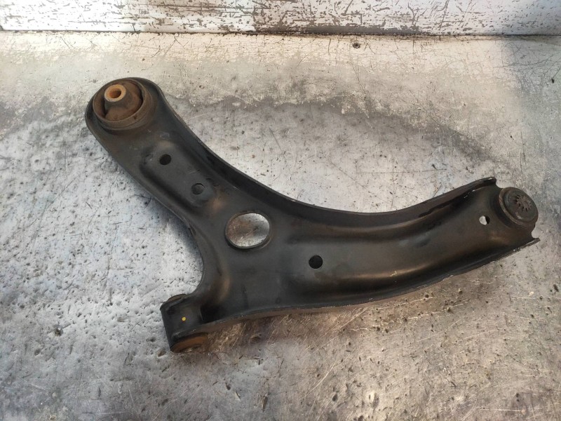 Recambio de brazo suspension inferior delantero derecho para kia rio (yb) attract referencia OEM IAM   
