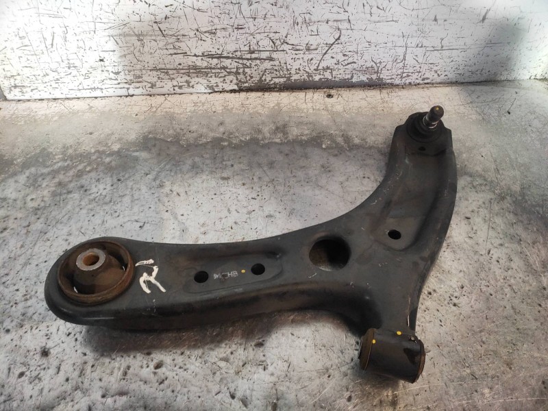 Recambio de brazo suspension inferior delantero izquierdo para kia rio (yb) attract referencia OEM IAM   