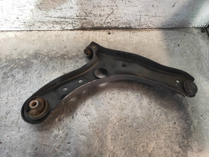 Recambio de brazo suspension inferior delantero izquierdo para kia rio (yb) attract referencia OEM IAM   