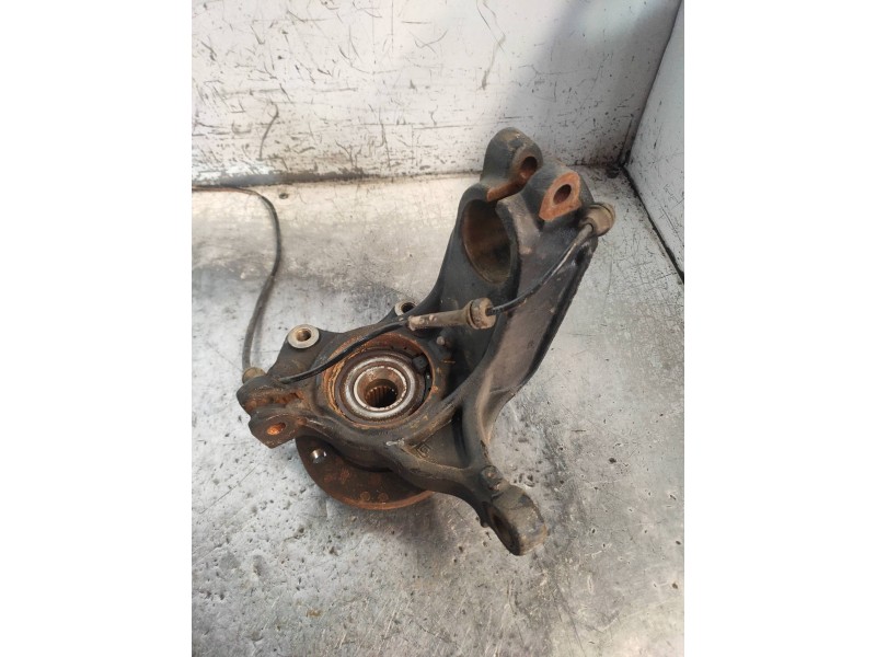 Recambio de mangueta delantera derecha para peugeot 208 active referencia OEM IAM   