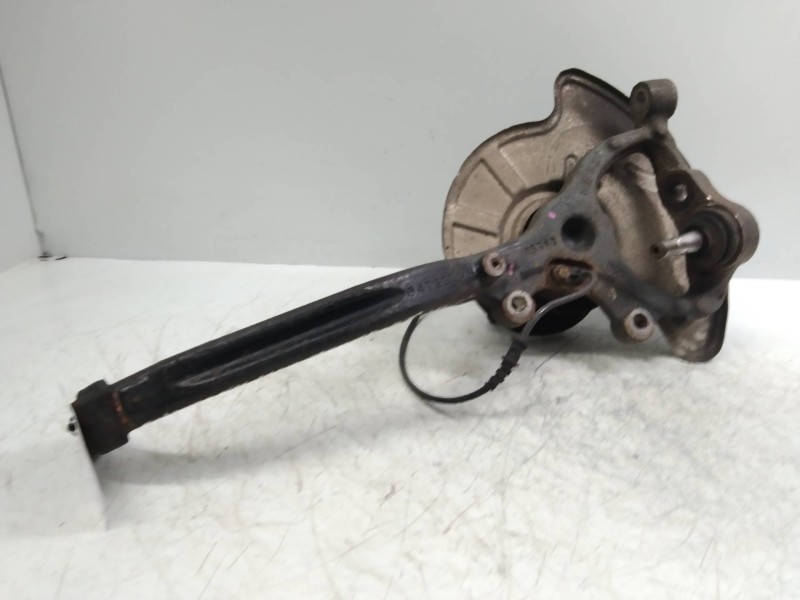 Recambio de mangueta delantera izquierda para chrysler 300 c 3.0 crd referencia OEM IAM 04782741AE  