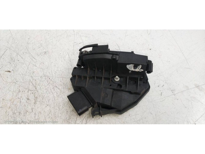 Recambio de motor cierre centralizado trasero derecho para ford fiesta (ccn) trend referencia OEM IAM AM5AR26412AE  