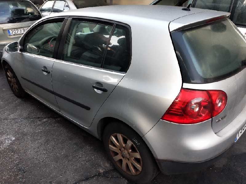 volkswagen golf v berlina (1k1) del año 2007