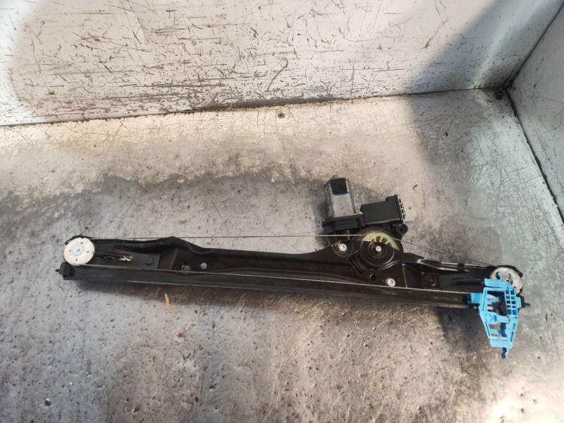 Recambio de elevalunas delantero derecho para opel combo d kasten l2h1 2,4t referencia OEM IAM 51810879  