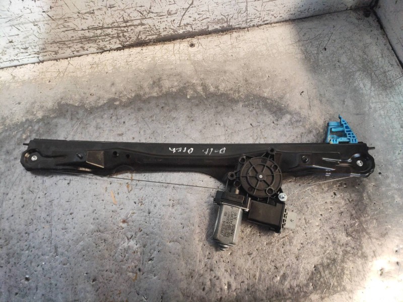 Recambio de elevalunas delantero derecho para opel combo d kasten l2h1 2,4t referencia OEM IAM 51810879  