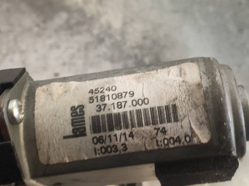 Recambio de elevalunas delantero derecho para opel combo d kasten l2h1 2,4t referencia OEM IAM 51810879  