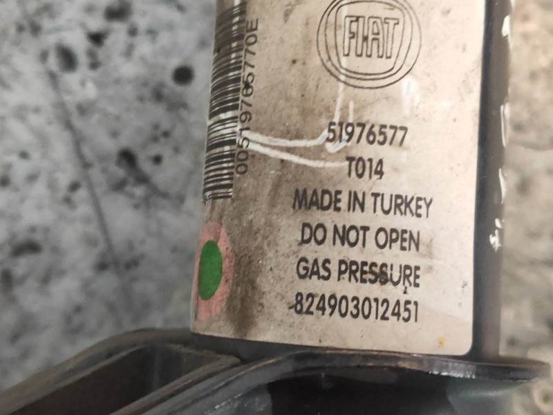 Recambio de amortiguador delantero derecho para opel combo d kasten l2h1 2,4t referencia OEM IAM 51976577  