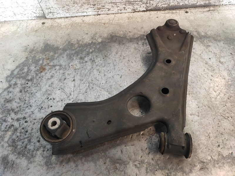 Recambio de brazo suspension inferior delantero derecho para opel combo d kasten l2h1 2,4t referencia OEM IAM   