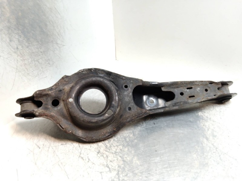 Recambio de brazo suspension inferior trasero izquierdo para mazda 3 berlina (bk) 1.6 cd diesel cat referencia OEM IAM   