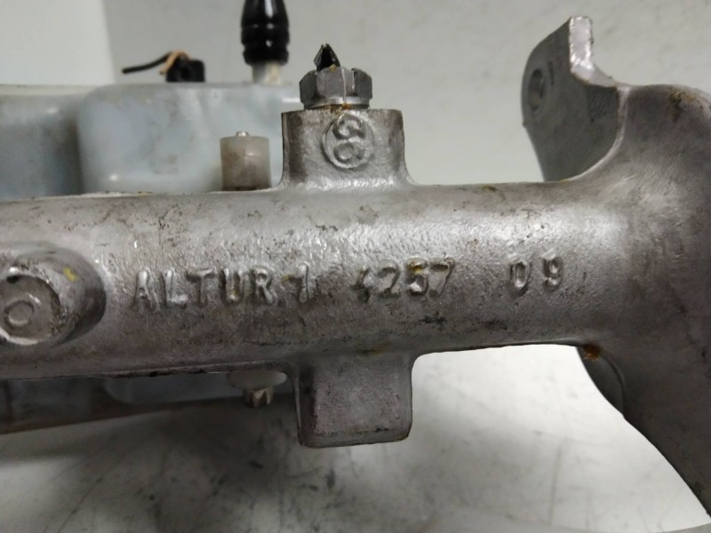 Recambio de bomba freno para opel vivaro furgón/combi (07.2006 =>) combi l1h1 2,7t edition referencia OEM IAM 425709  