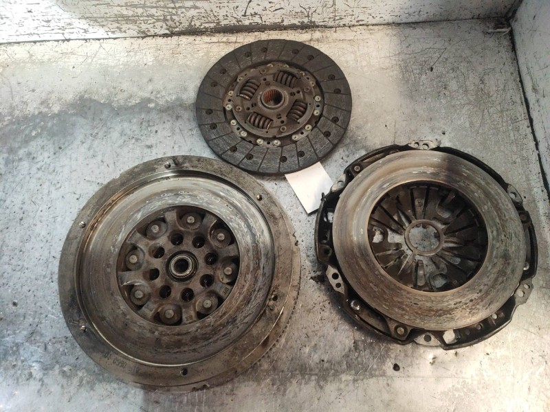 Recambio de kit embrague para mercedes sprinterii caja cerrada (desde 01.06) 210/213/216 cdi (906.611/613) referencia OEM IAM   