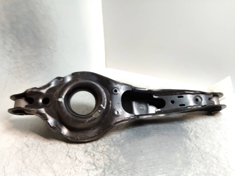 Recambio de brazo suspension inferior trasero derecho para mazda 3 berlina (bk) 1.6 cd diesel cat referencia OEM IAM   