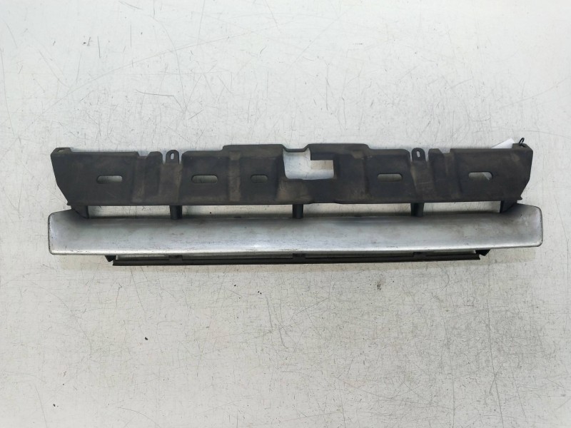 Recambio de rejilla delantera para renault 25 (b29) referencia OEM IAM    Recambio de rejilla delantera para renault 25 (b29) referencia OEM IAM