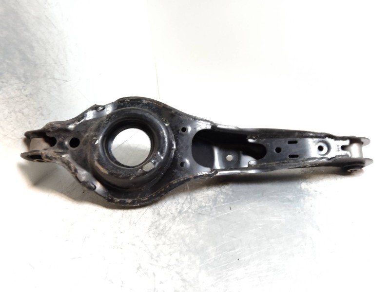 Recambio de brazo suspension inferior trasero izquierdo para mazda 3 berlina (bk) 1.6 cd diesel cat referencia OEM IAM   