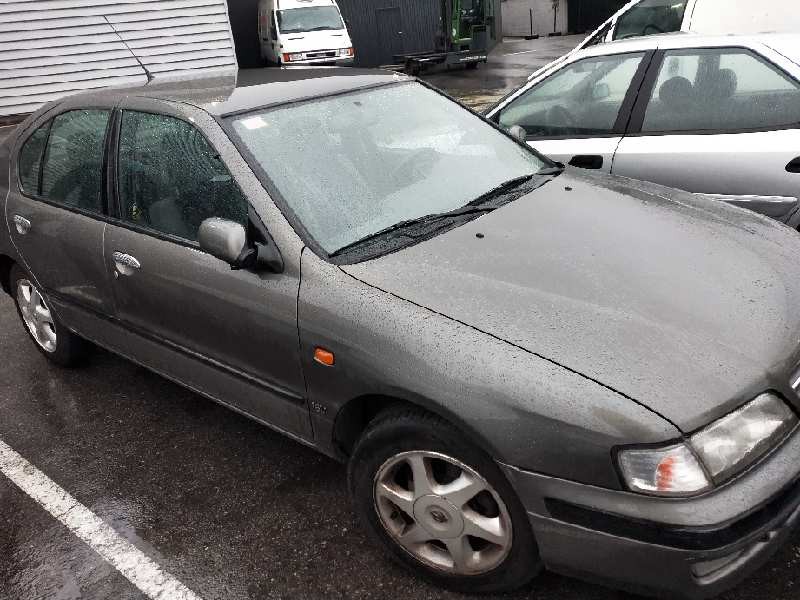 nissan primera berlina (p11) del año 1999