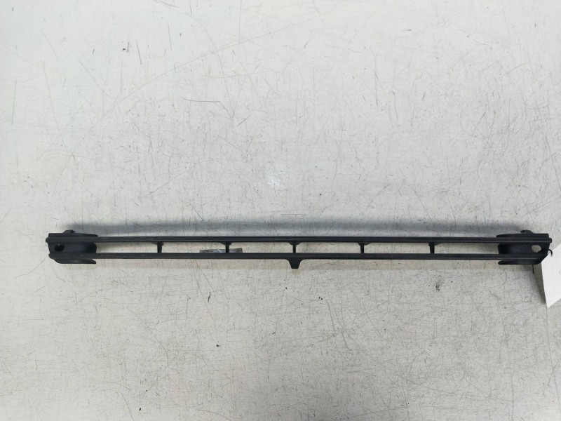 Recambio de rejilla delantera para renault clio i phase iii 1.9 diesel referencia OEM IAM   