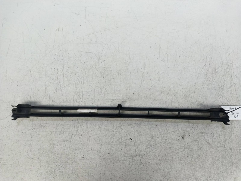 Recambio de rejilla delantera para renault clio i phase iii 1.9 diesel referencia OEM IAM   