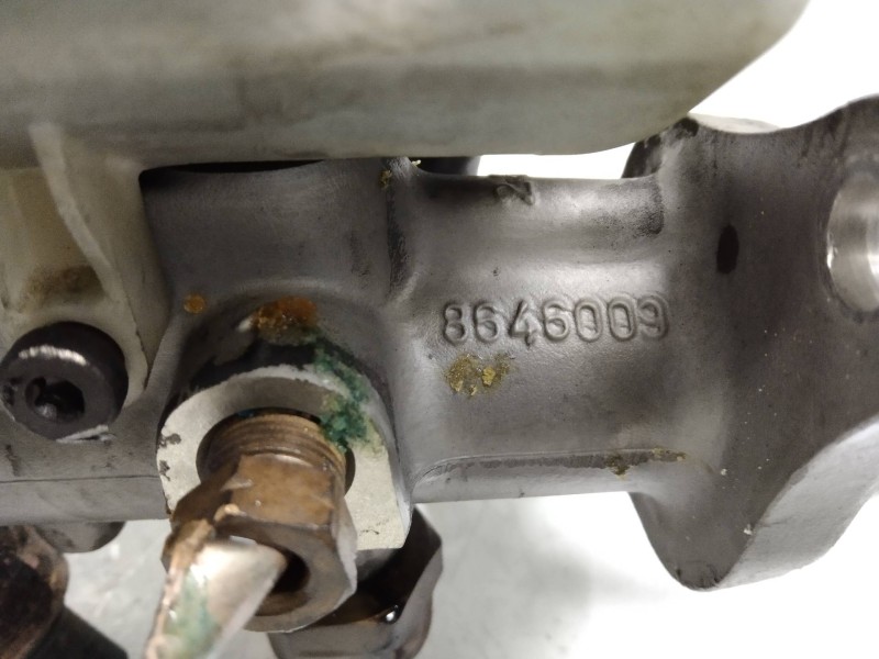 Recambio de bomba freno para volvo s60 berlina 2.4 diesel cat referencia OEM IAM 8646009  