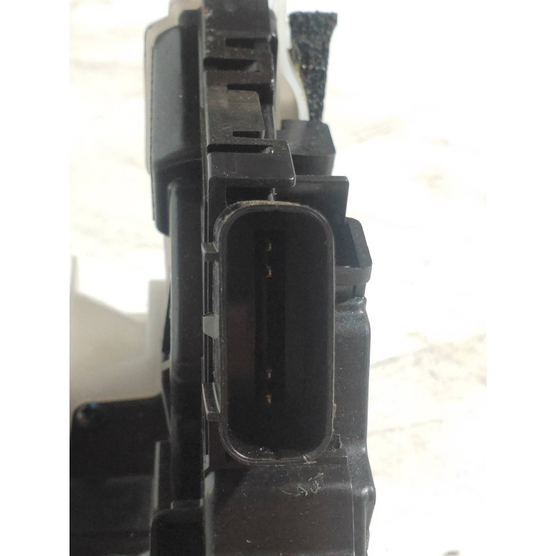 Recambio de motor cierre centralizado delantero derecho para hyundai i20 coupe 1.2 16v cat referencia OEM IAM 81320C8340 3P 