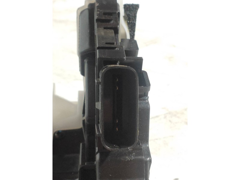 Recambio de motor cierre centralizado delantero derecho para hyundai i20 coupe 1.2 16v cat referencia OEM IAM 81320C8340 3P 