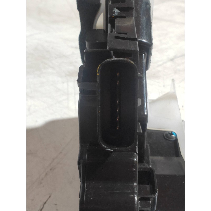 Recambio de motor cierre centralizado delantero izquierdo para hyundai i20 coupe 1.2 16v cat referencia OEM IAM 81310C8320 3P 