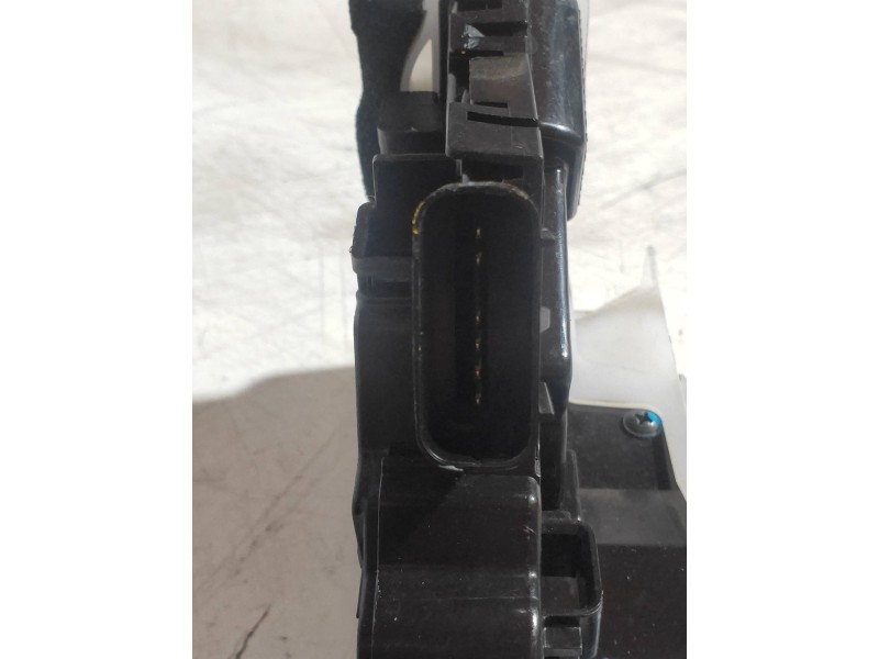 Recambio de motor cierre centralizado delantero izquierdo para hyundai i20 coupe 1.2 16v cat referencia OEM IAM 81310C8320 3P 