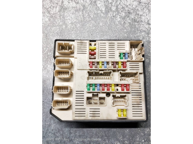 Recambio de caja reles / fusibles para renault megane iii berlina 5 p expression referencia OEM IAM 284B60168R 519331E01 9636198
