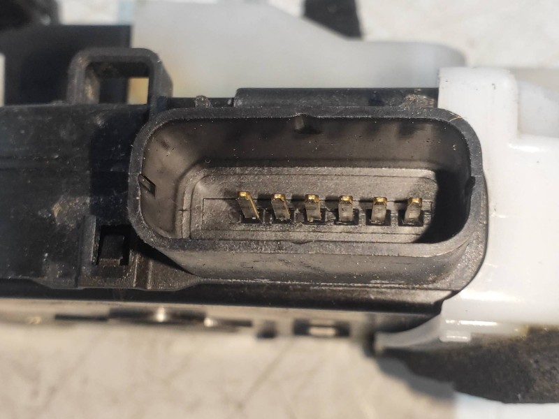 Recambio de motor cierre centralizado delantero derecho para hyundai ix35 classic 2wd referencia OEM IAM 813202Y000  
