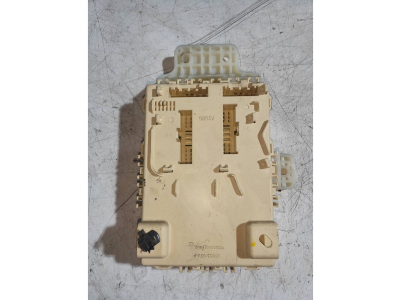 Recambio de caja reles / fusibles para hyundai ix35 classic 2wd referencia OEM IAM 919502S521  