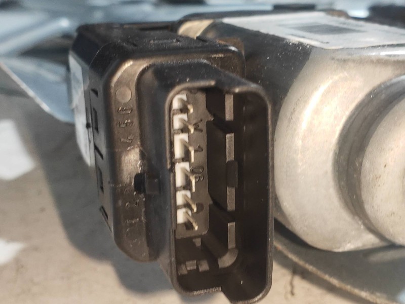 Recambio de elevalunas delantero izquierdo para hyundai ix35 classic 2wd referencia OEM IAM 824702Y010  