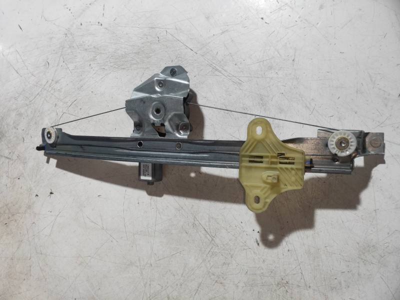 Recambio de elevalunas delantero derecho para renault captur ii edition one referencia OEM IAM 807200713R  