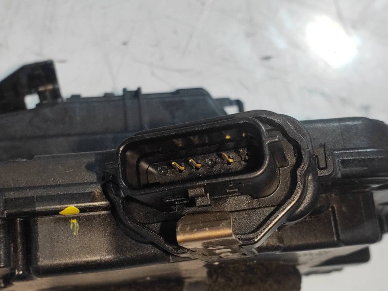 Recambio de motor cierre centralizado delantero derecho para renault captur ii edition one referencia OEM IAM 805022764R  