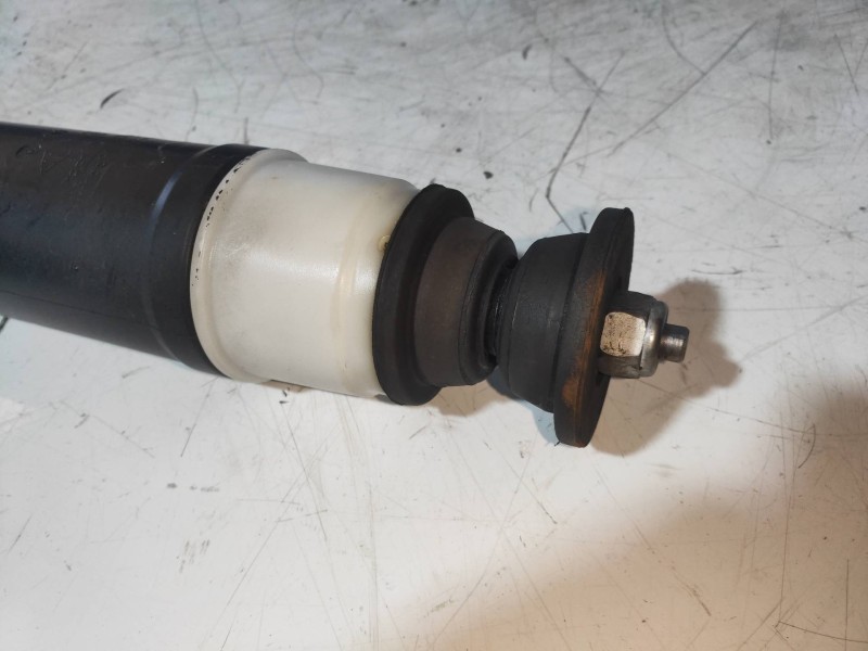 Recambio de amortiguador trasero derecho para renault captur ii edition one referencia OEM IAM 562107338R  