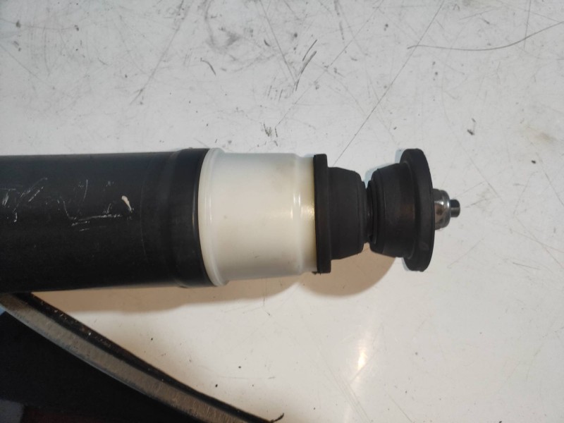 Recambio de amortiguador trasero izquierdo para renault captur ii edition one referencia OEM IAM 562107338R  