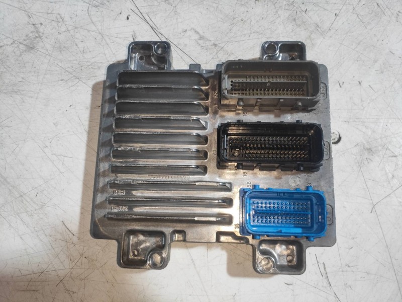 Recambio de centralita motor uce para opel mokka x color edition start/stop referencia OEM IAM 12685776 ACDU 