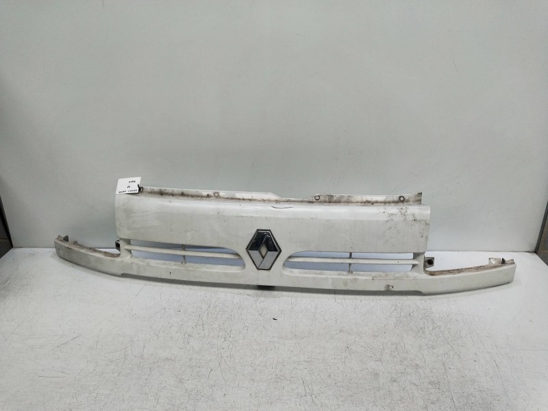 Recambio de rejilla delantera para renault master desde ´98 referencia OEM IAM   